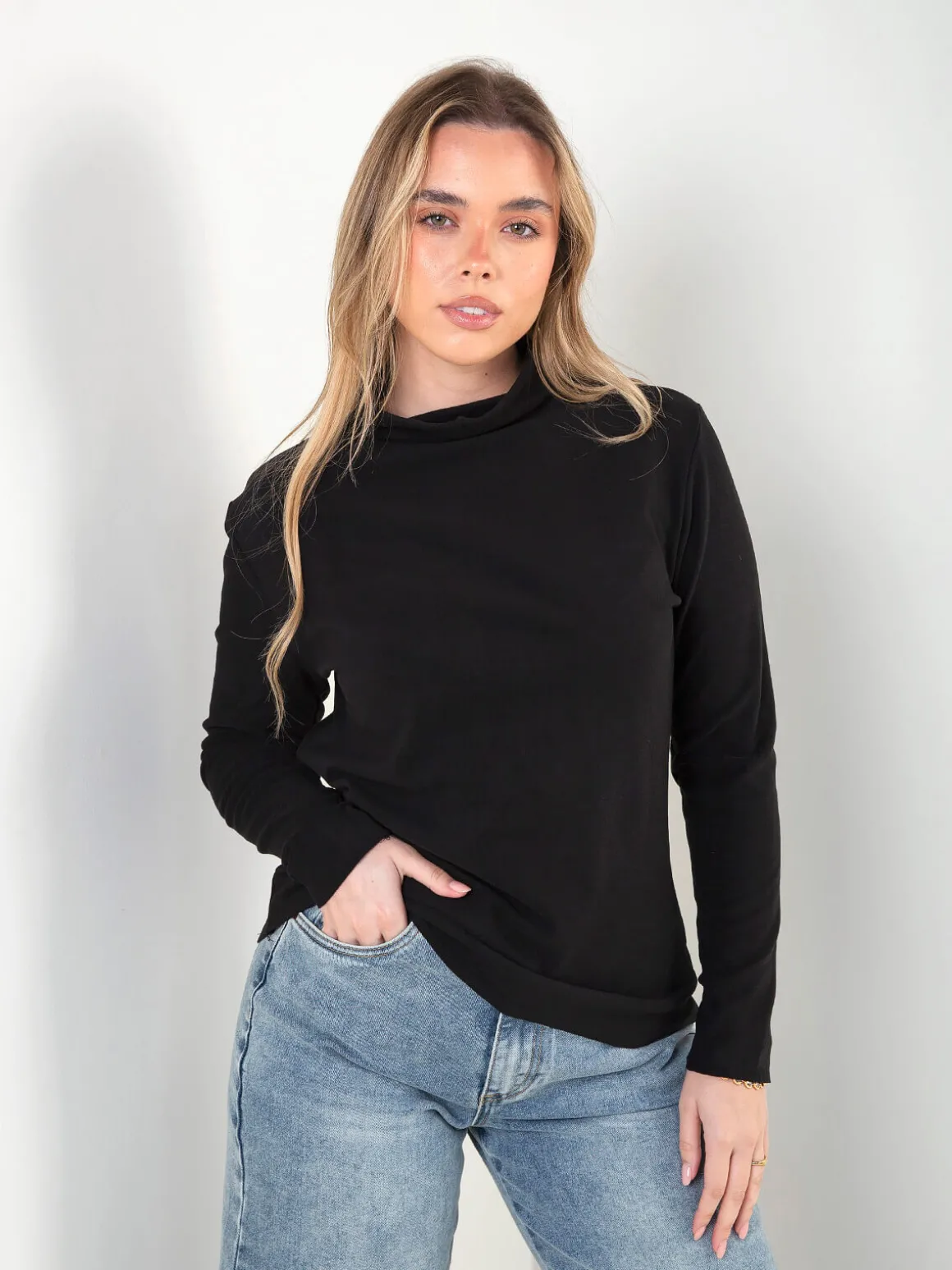 Camisola polar fina com gola alta