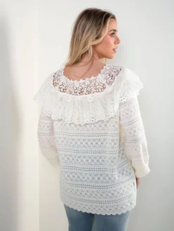 Camisola rendada com folhos