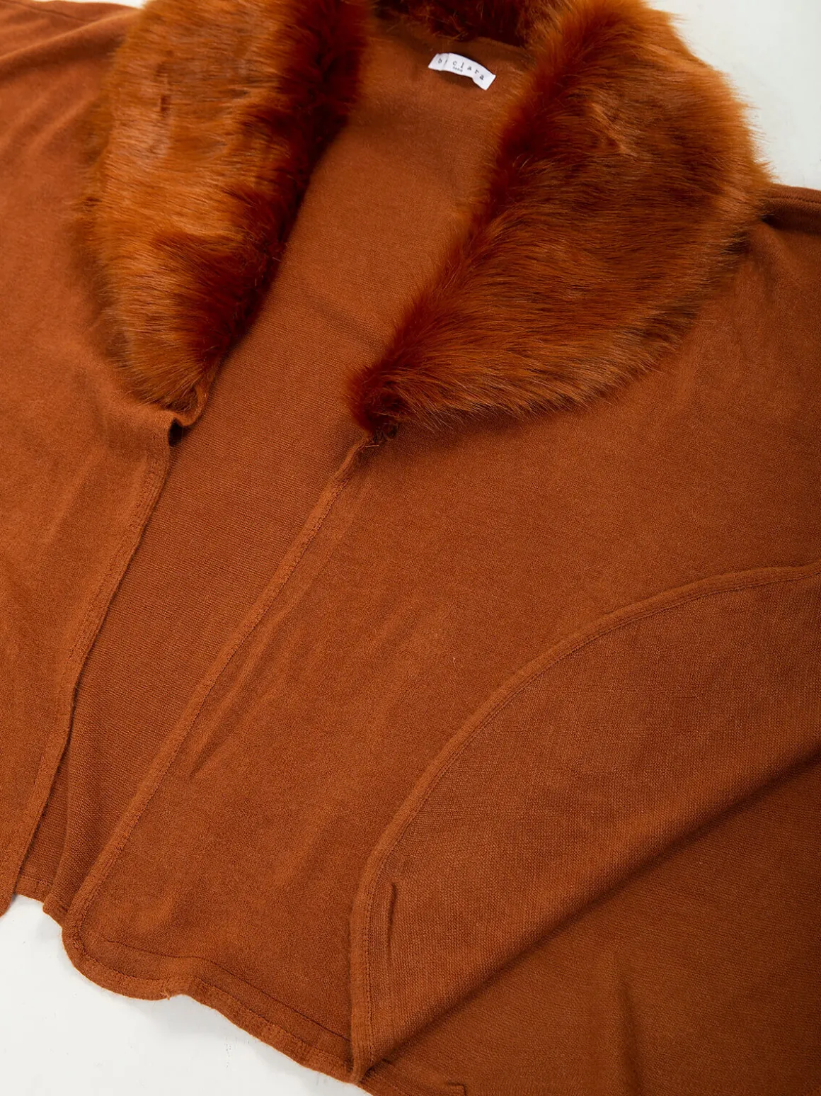 Capa telha em malha com gola de pelo