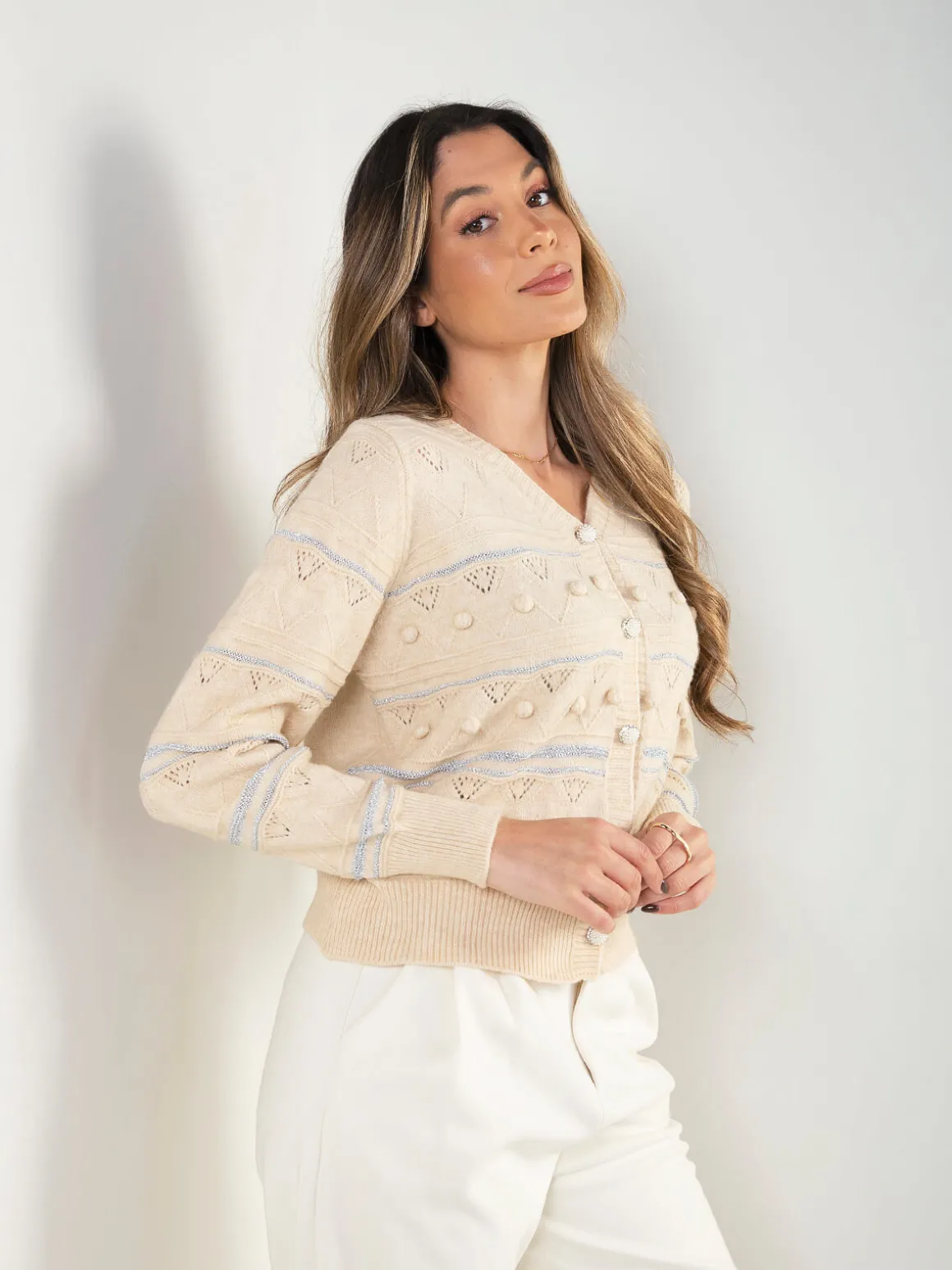 Cardigan em V com detalhes brilhantes