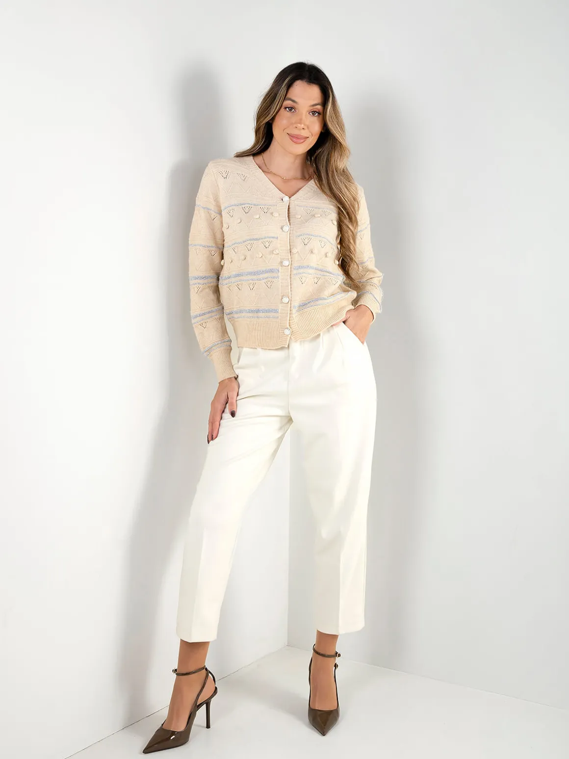 Cardigan em V com detalhes brilhantes