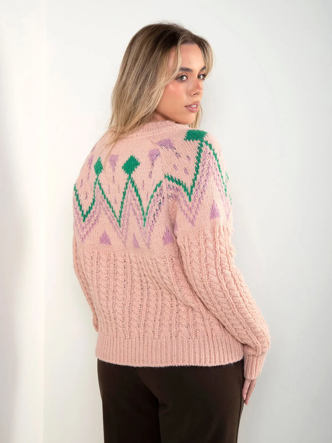 Cardigan malha rosa padrão geométrico