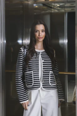 Cardigan às riscas com bolsos