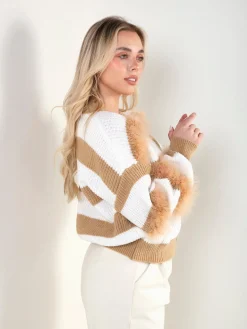 Cardigan às riscas com detalhe pelo