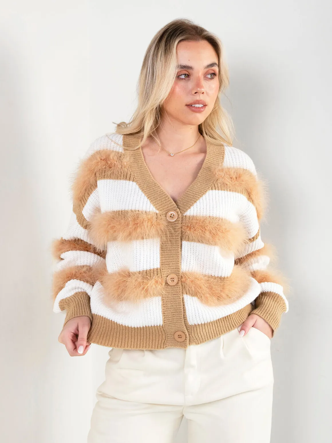 Cardigan às riscas com detalhe pelo