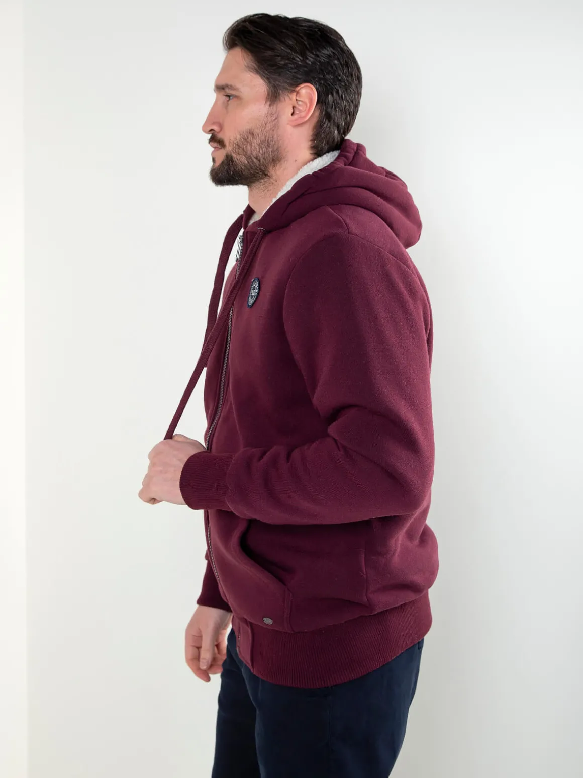 Casaco com capuz e pelo no interior