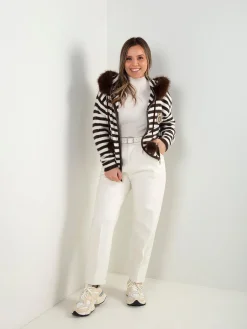 Casaco de malha às riscas com capuz