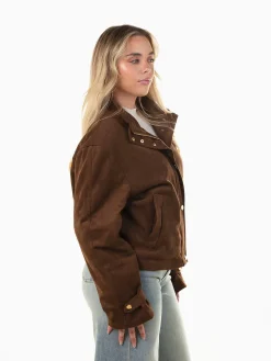 Casaco efeito camurça gola subida