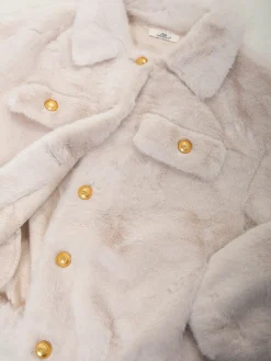 Casaco efeito pelo com botões dourados