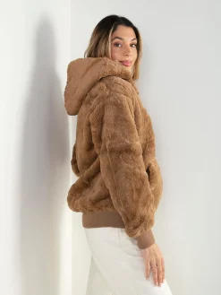 Casaco efeito pelo com capuz