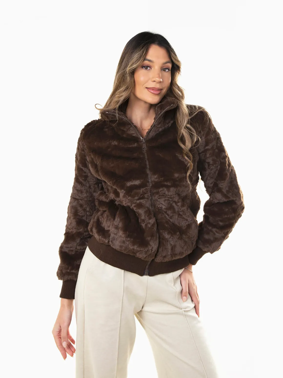 Casaco efeito pelo com gola alta