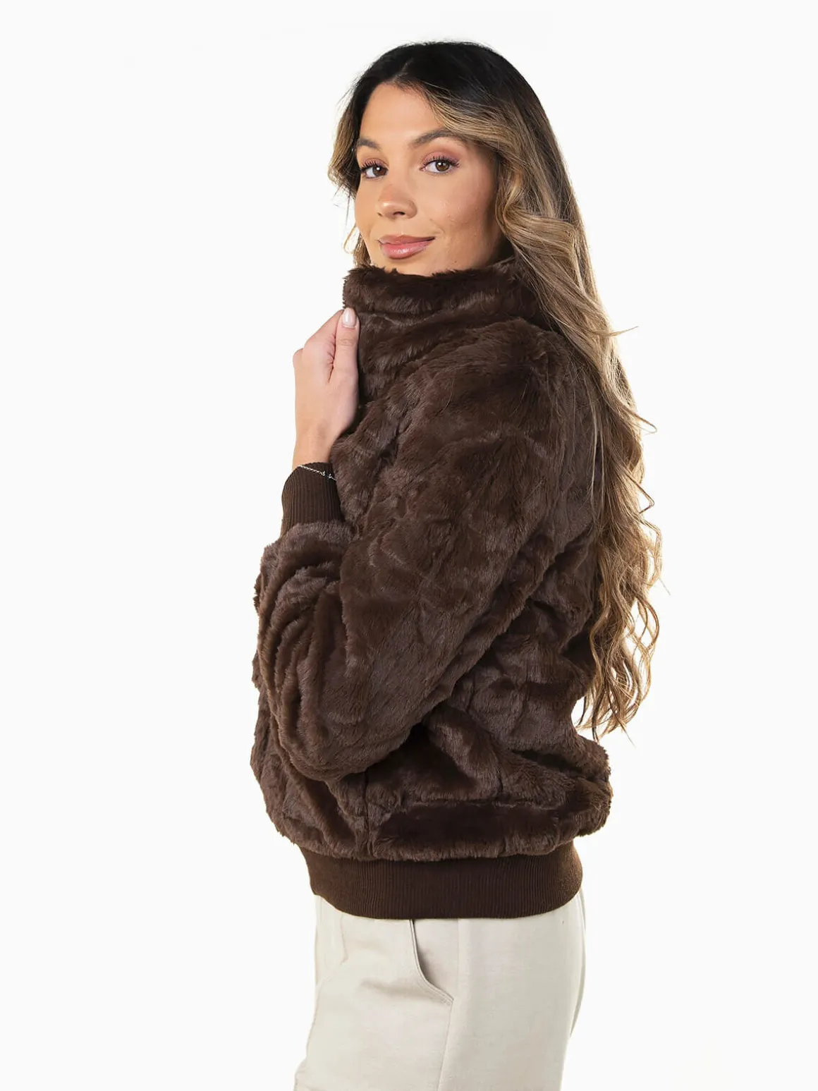 Casaco efeito pelo com gola alta