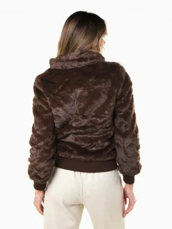 Casaco efeito pelo com gola alta