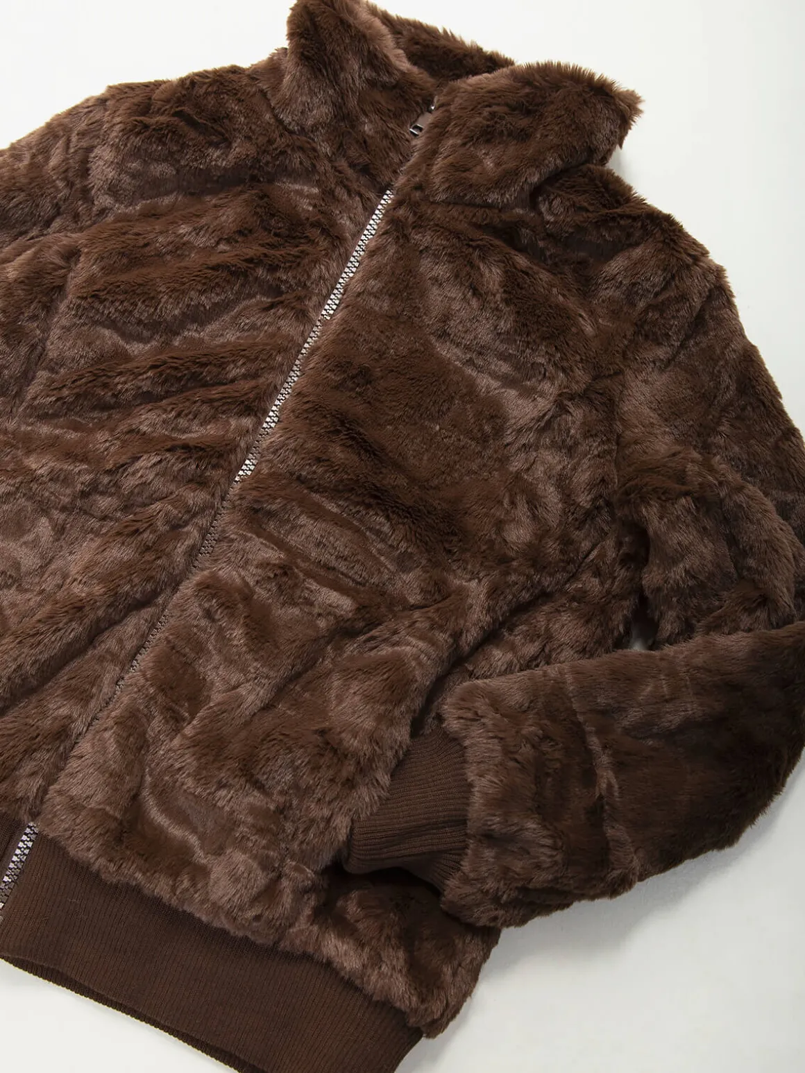 Casaco efeito pelo com gola alta