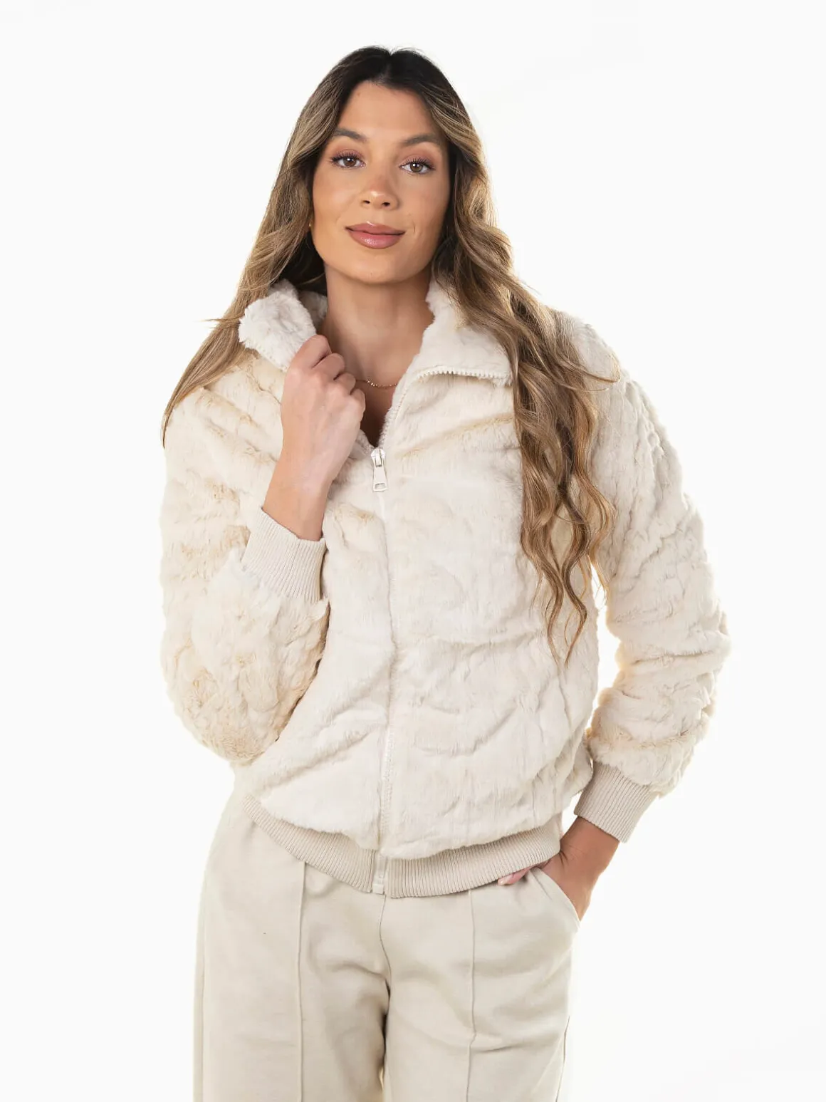 Casaco efeito pelo com gola alta