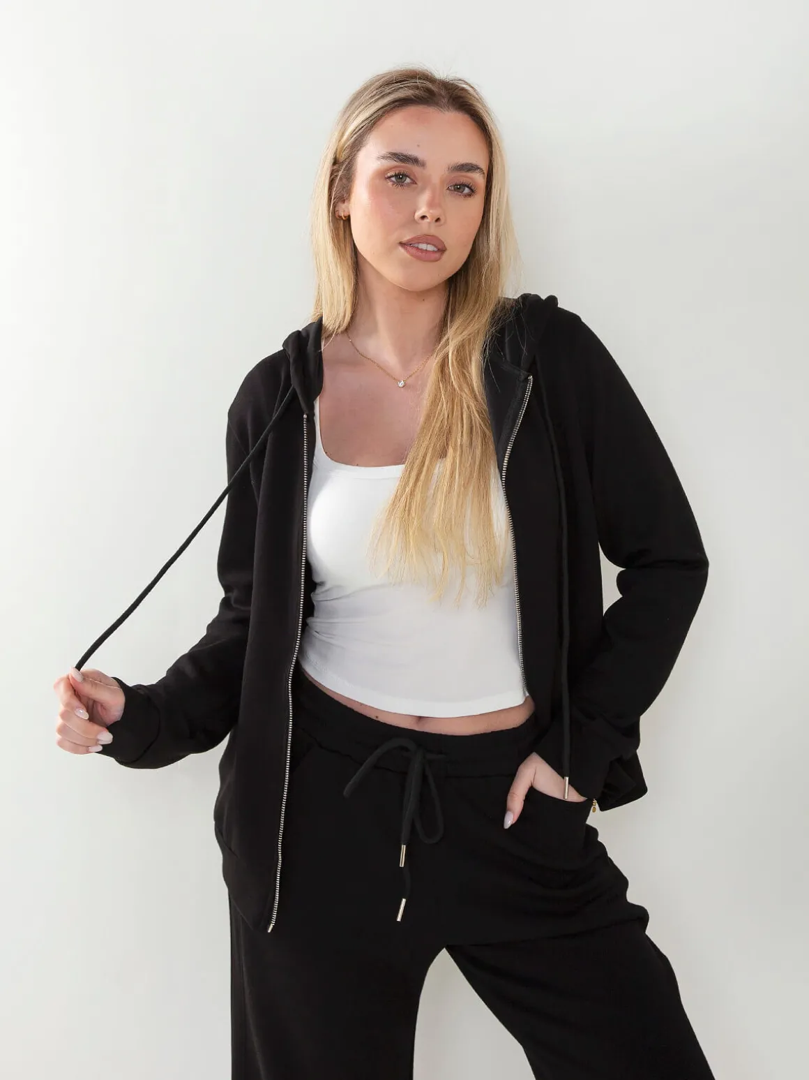 Casaco fato treino com capuz ajustável