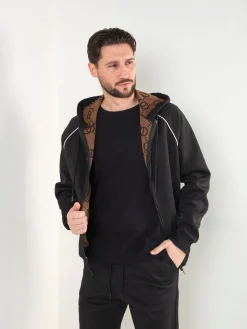 Casaco hoodie preto com interior estampado