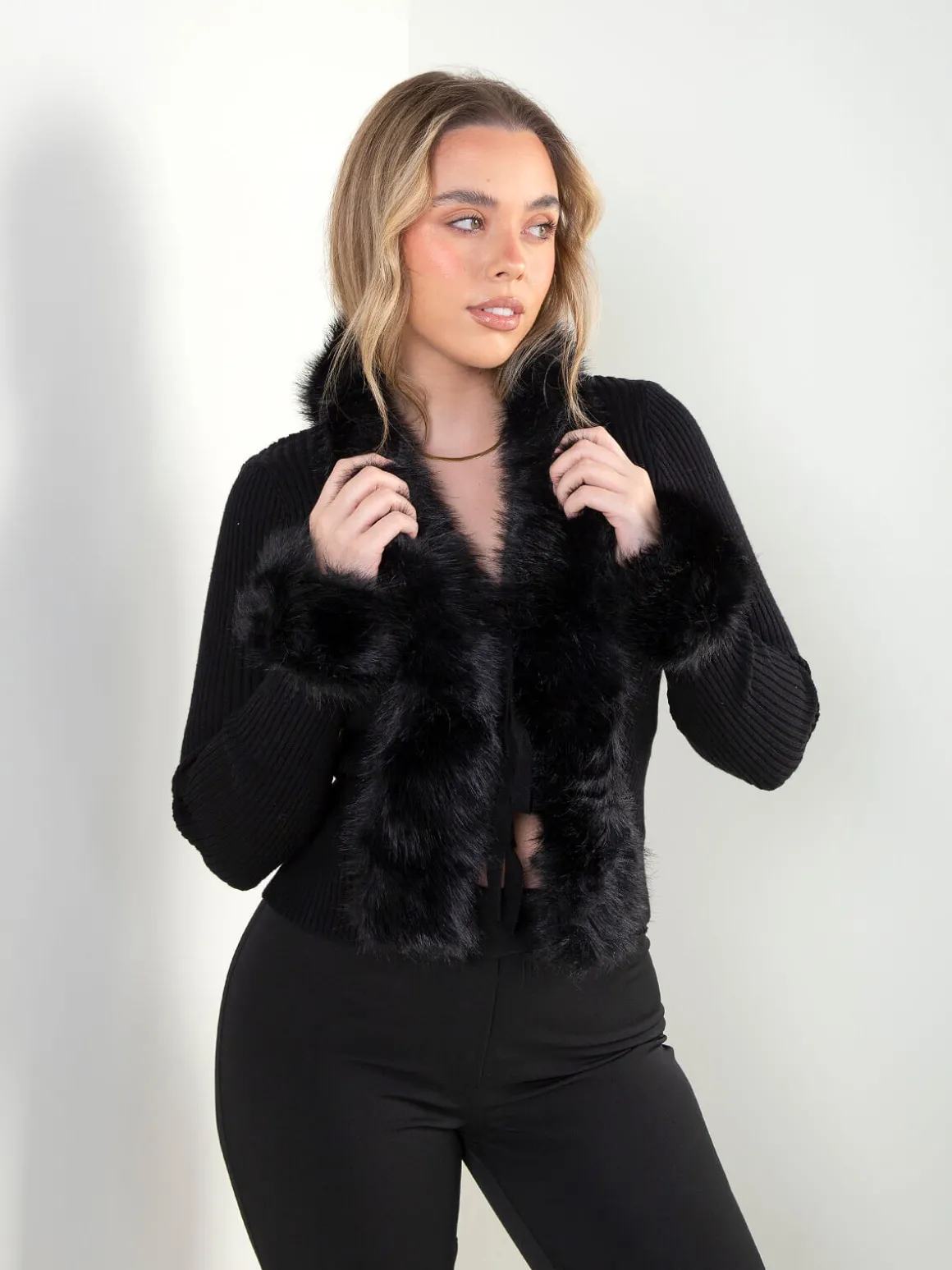 Casaco malha canelada com pelo