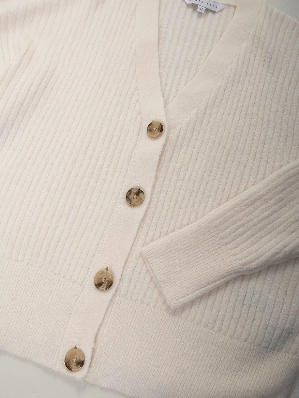 Casaco malha canelada decote V