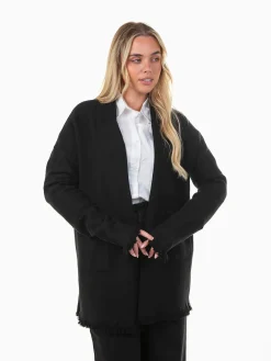 Casaco malha com acabamentos desfiados