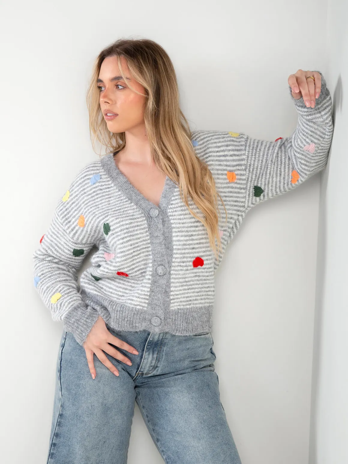 Casaco malha com botões e corações