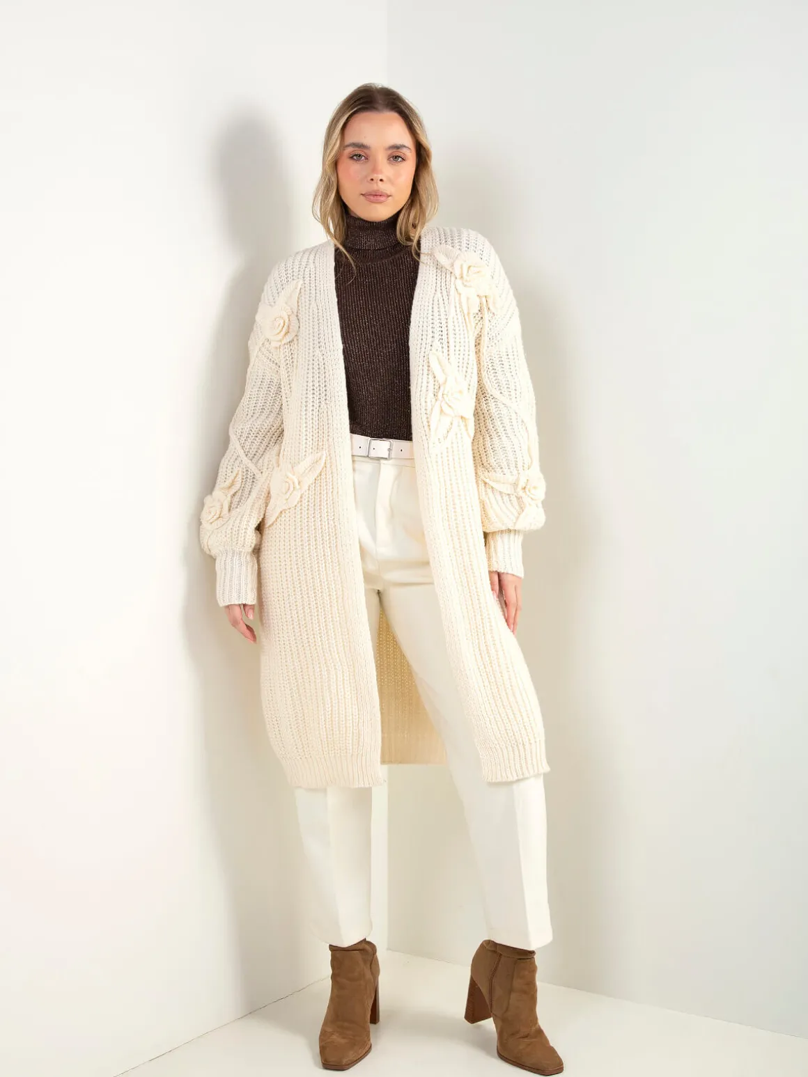 Casaco malha comprido aberto com flores