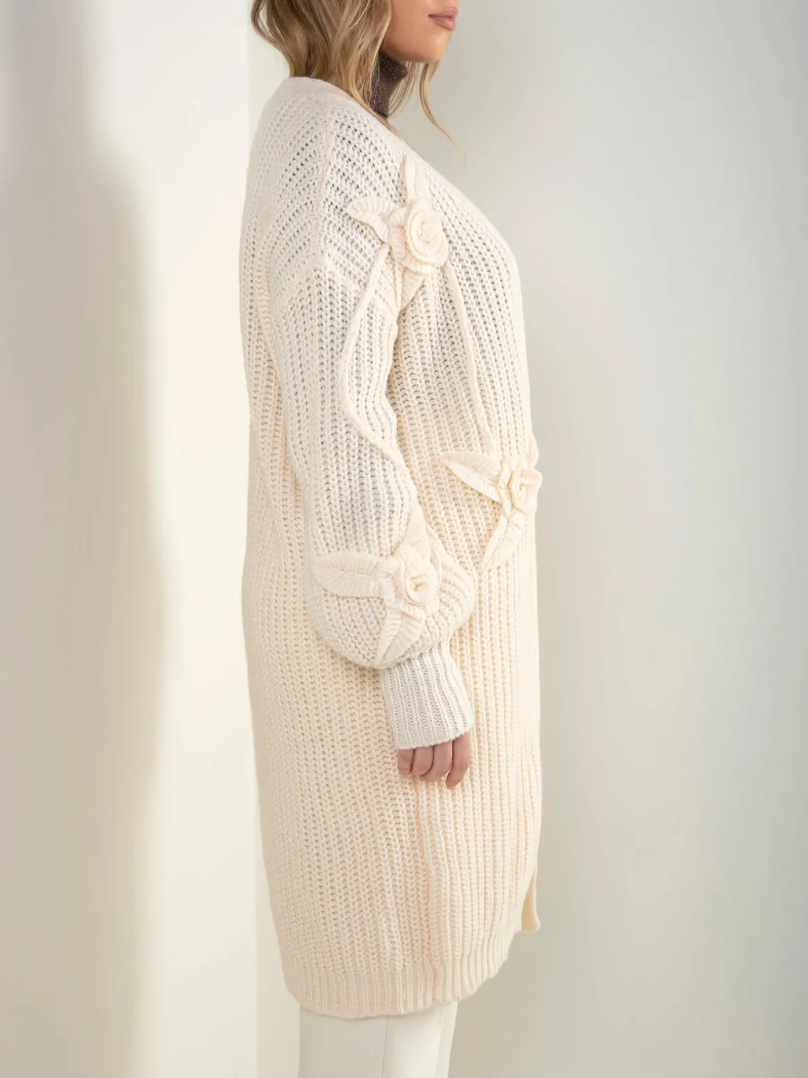 Casaco malha comprido aberto com flores