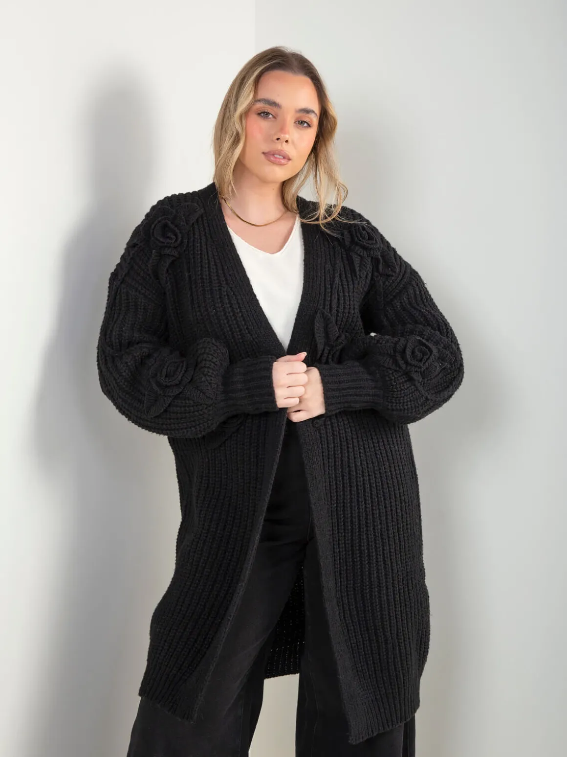 Casaco malha comprido aberto com flores