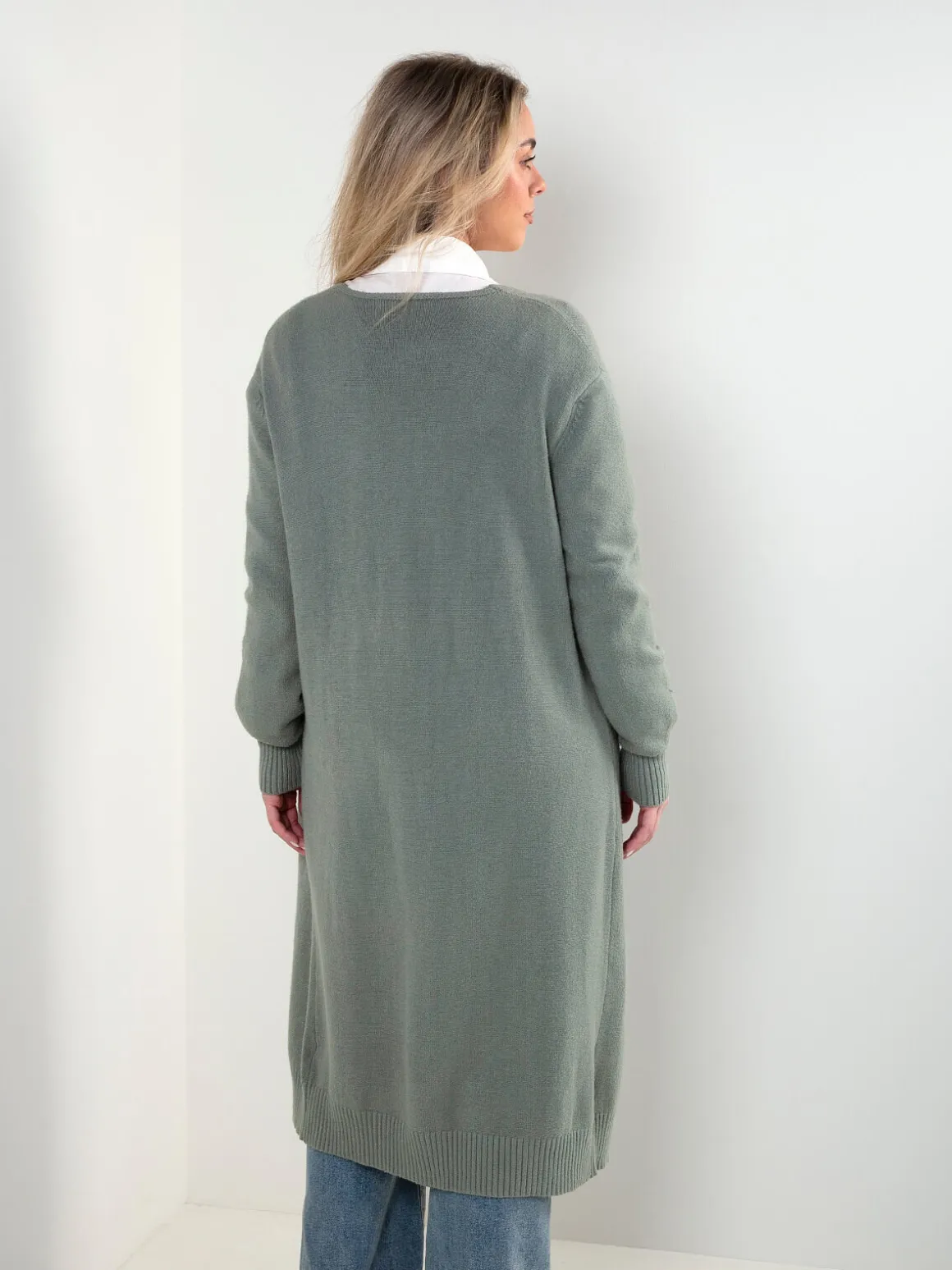 Casaco malha comprido com bolsos