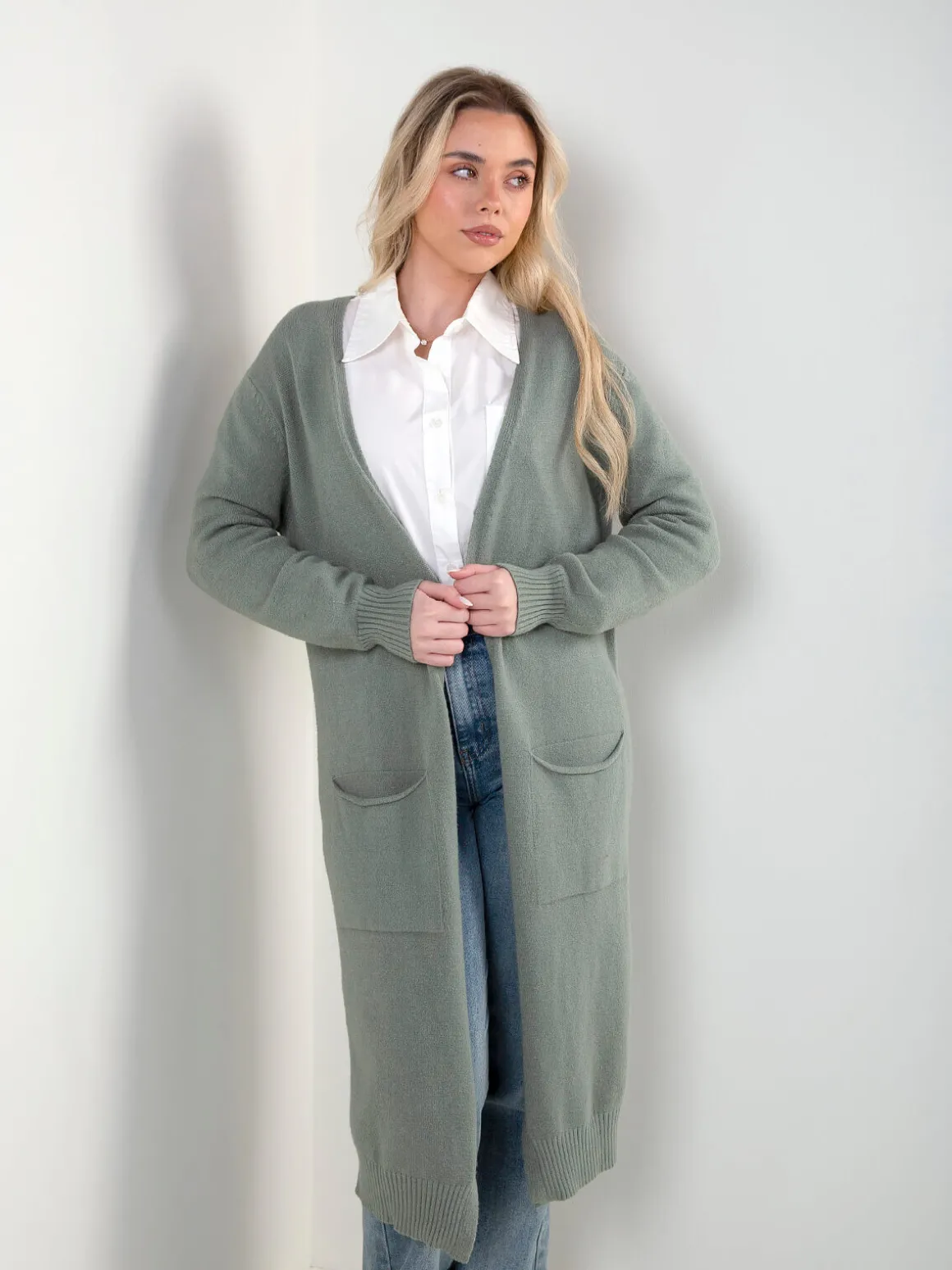 Casaco malha comprido com bolsos