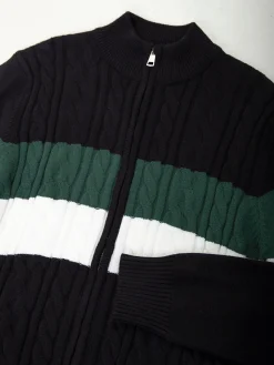 Casaco malha entrançada gola subida