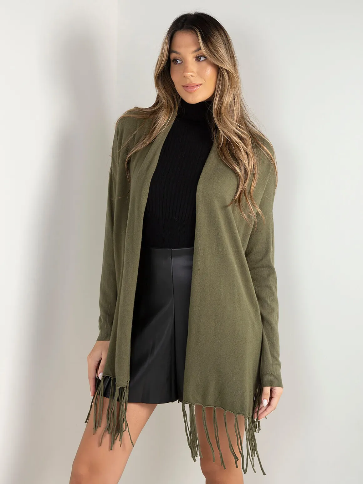Casaco malha fina aberto com franjas