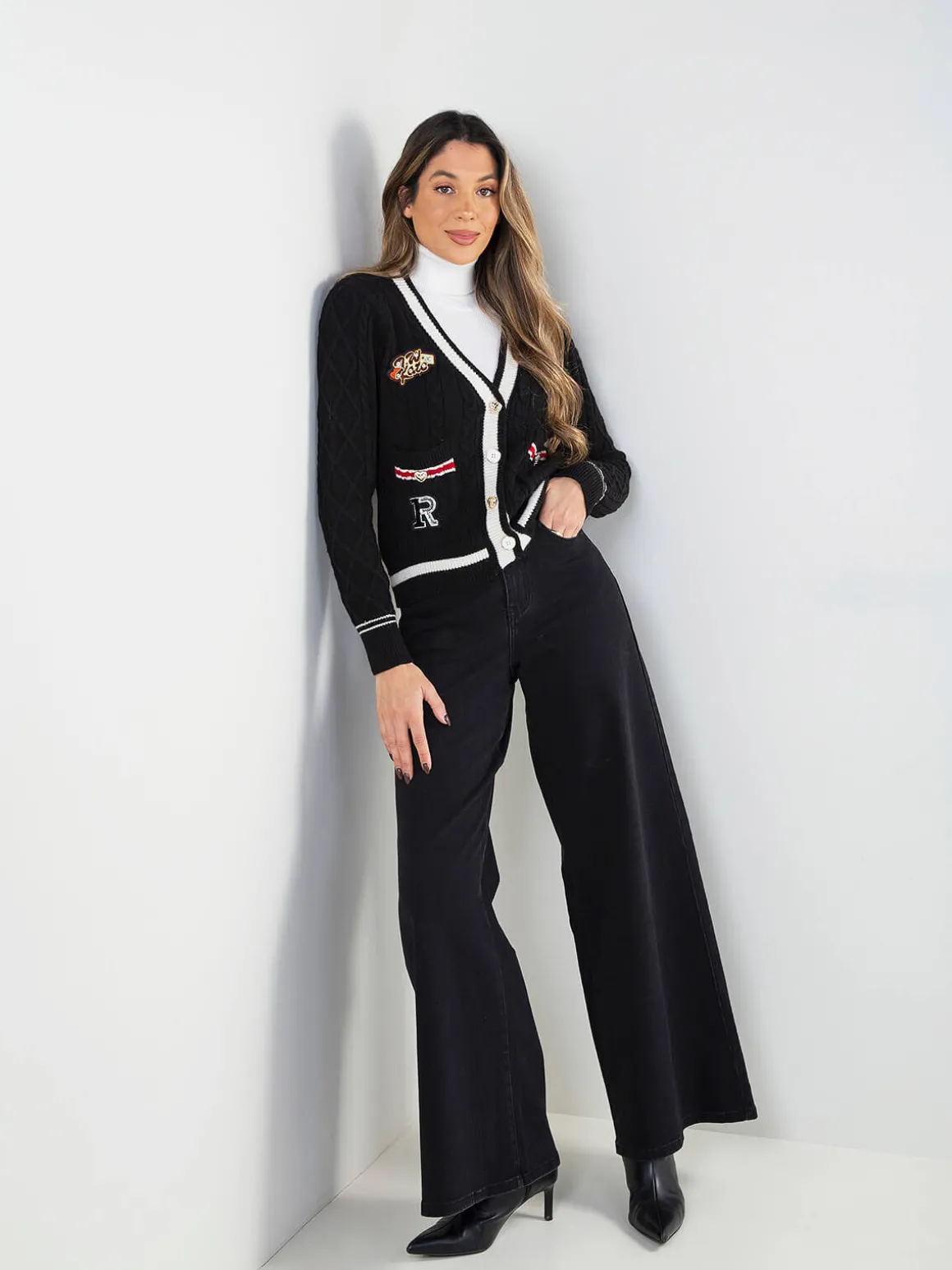 Casaco malha preto com aplicações