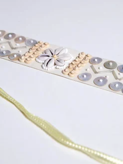 Cinto bege com missangas