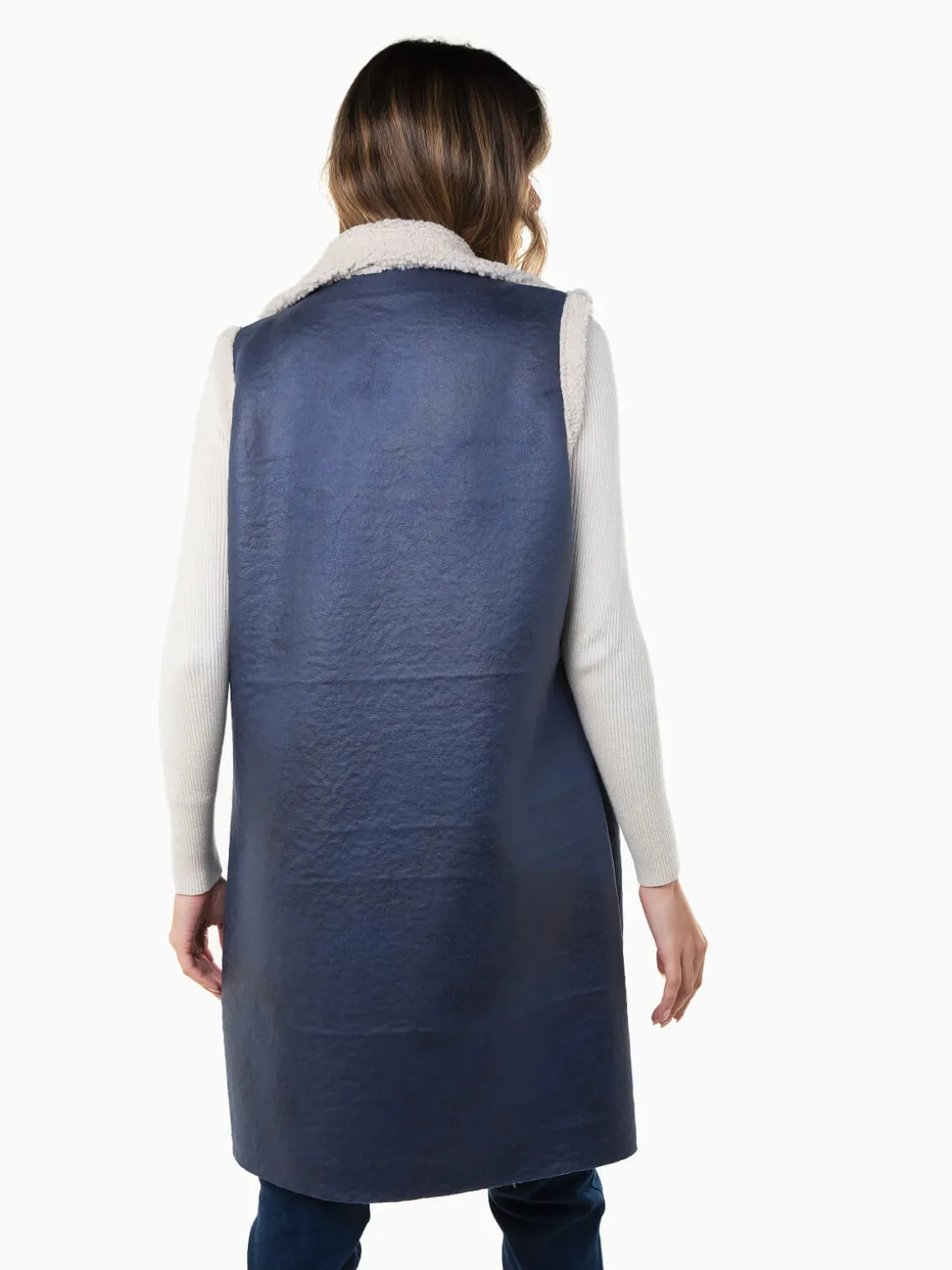 Colete comprido com pelo encaracolado