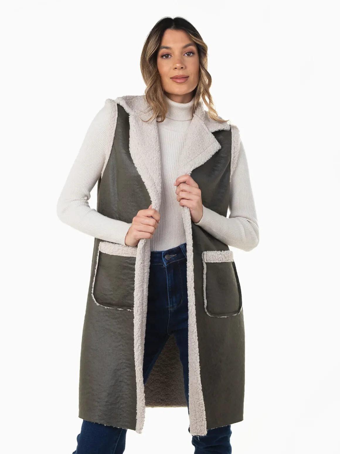 Colete comprido com pelo encaracolado