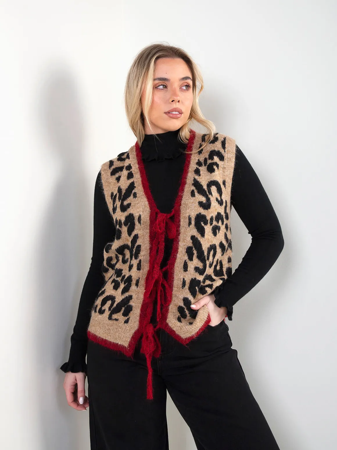 Colete de malha bege com animal print