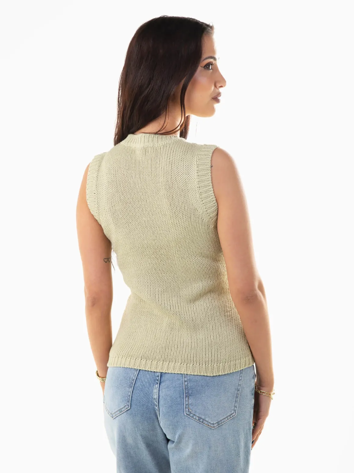 Colete de malha detalhado