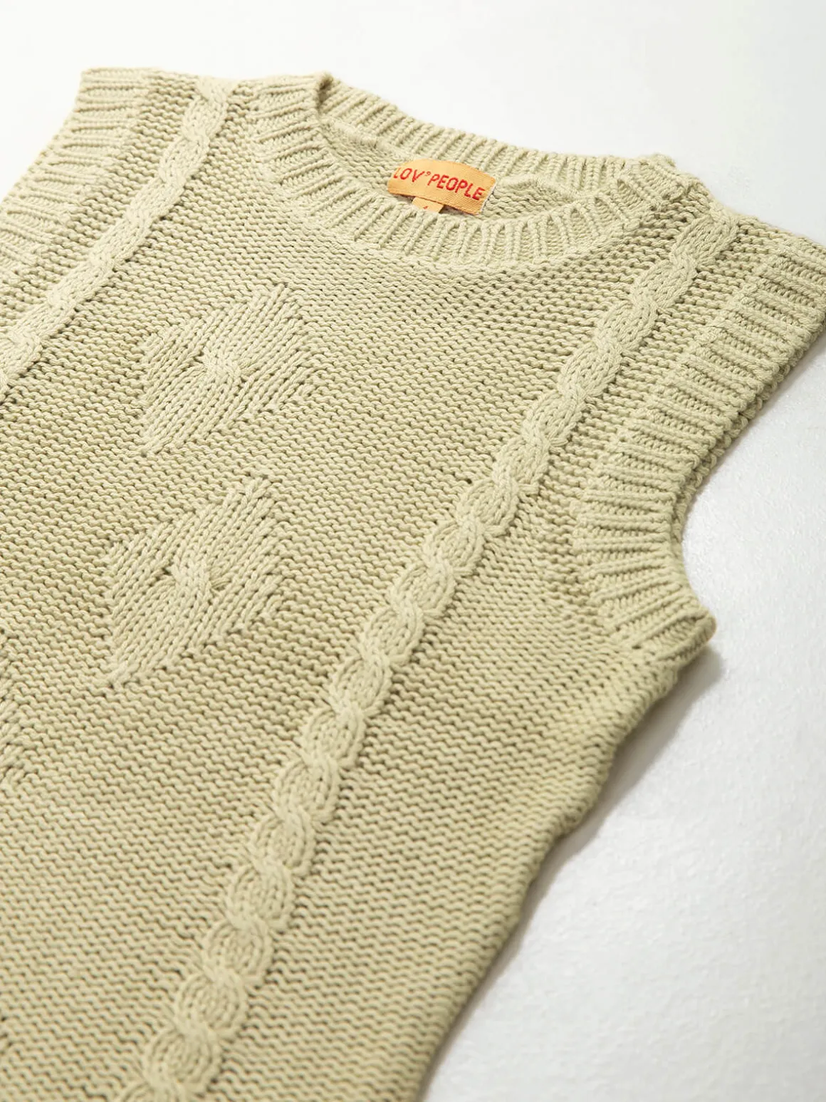 Colete de malha detalhado