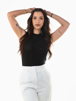 Colete de malha detalhado