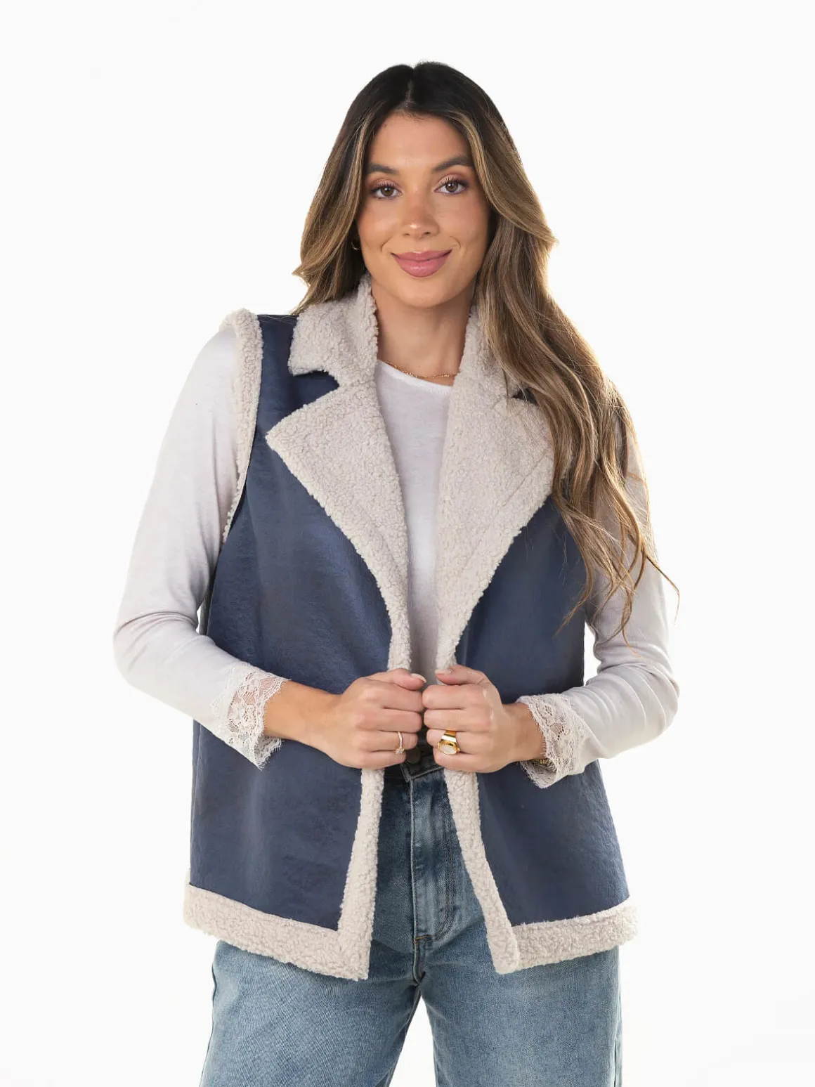 Colete efeito camurça com gola e pelo