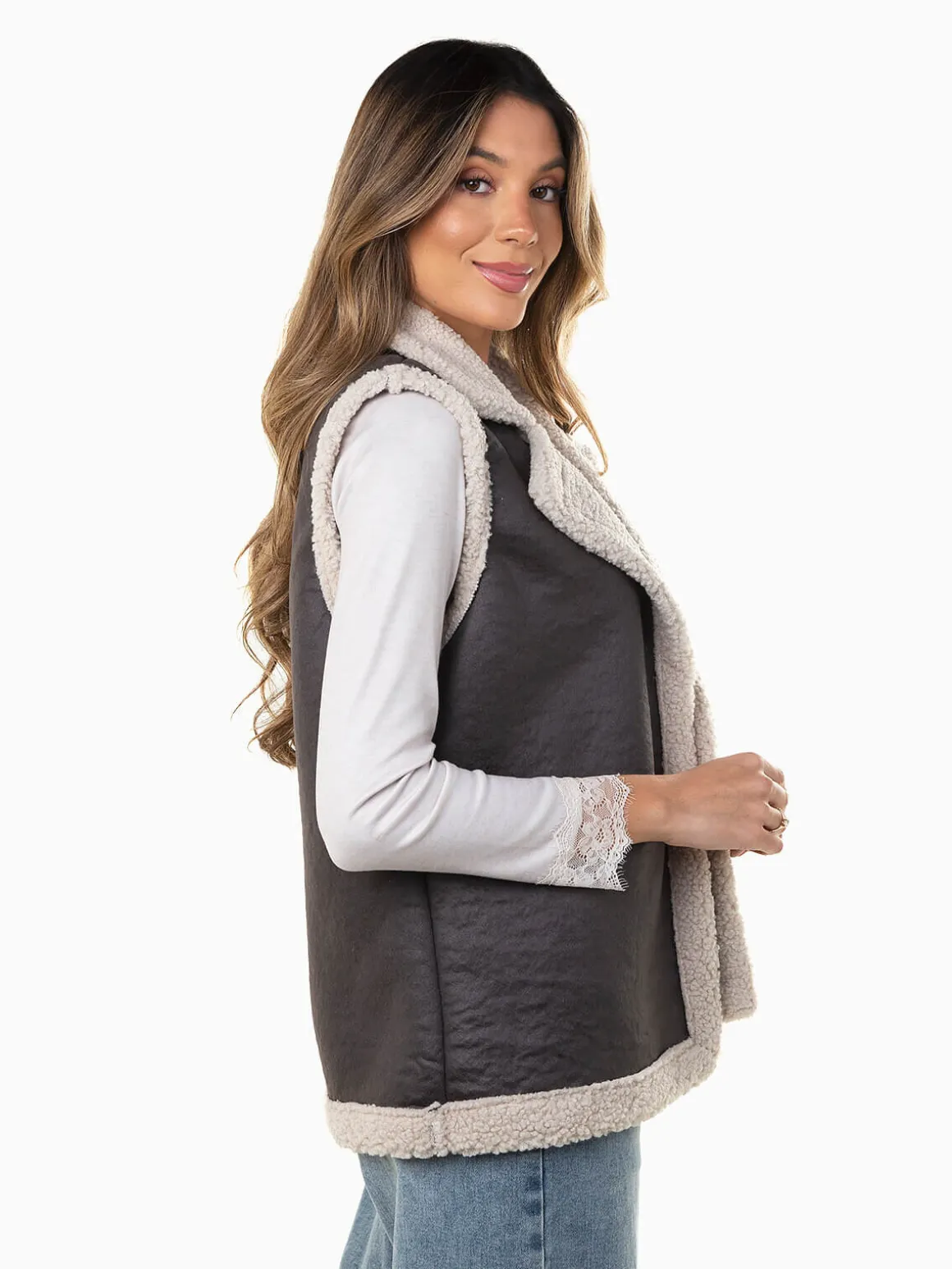 Colete efeito camurça com gola e pelo