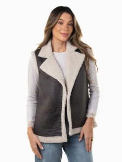 Colete efeito camurça com gola e pelo