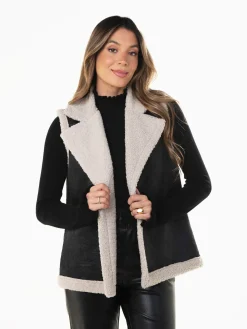 Colete efeito camurça com gola e pelo