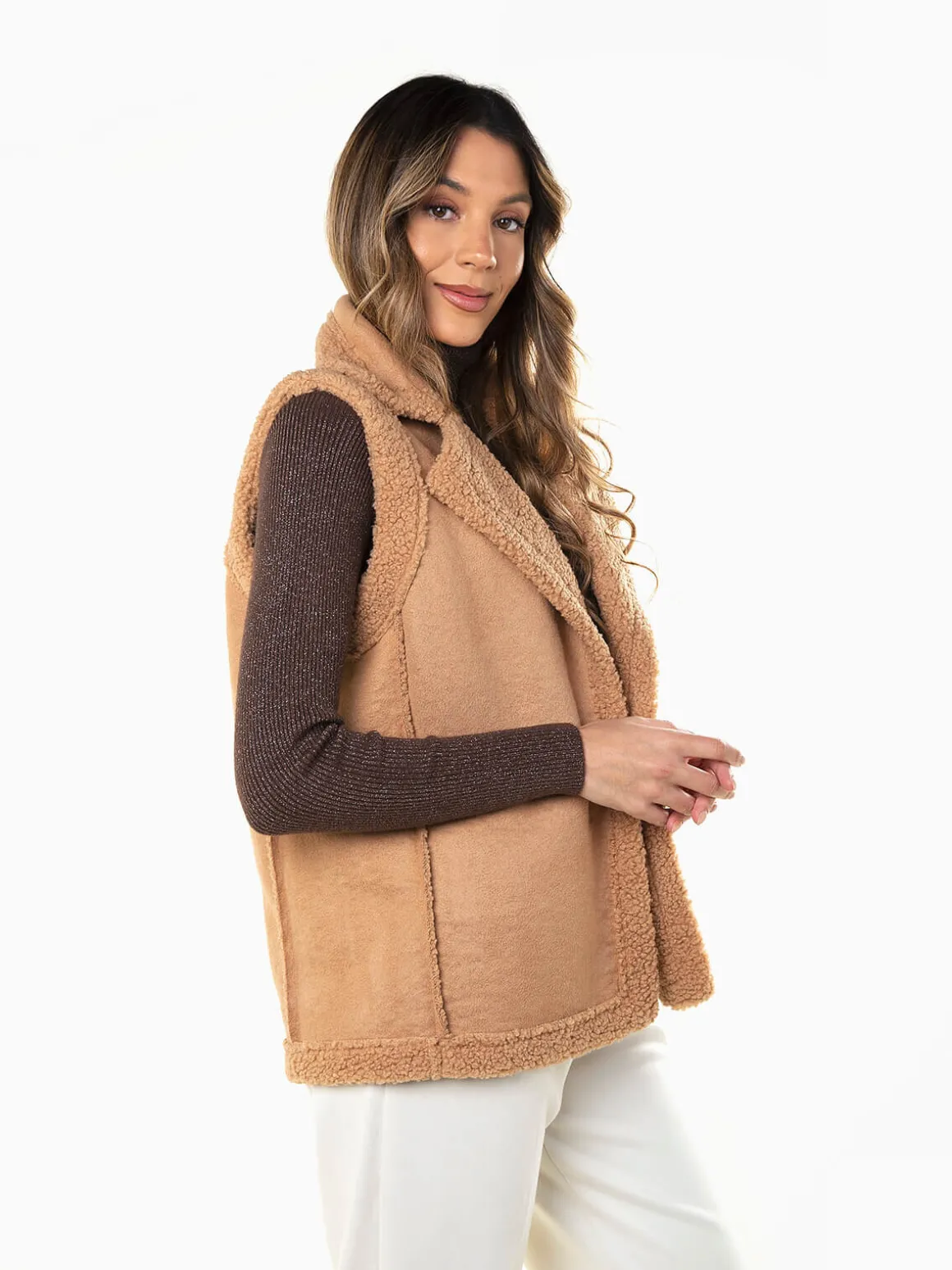 Colete efeito camurça interior em pelo