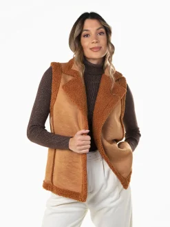 Colete efeito camurça interior em pelo