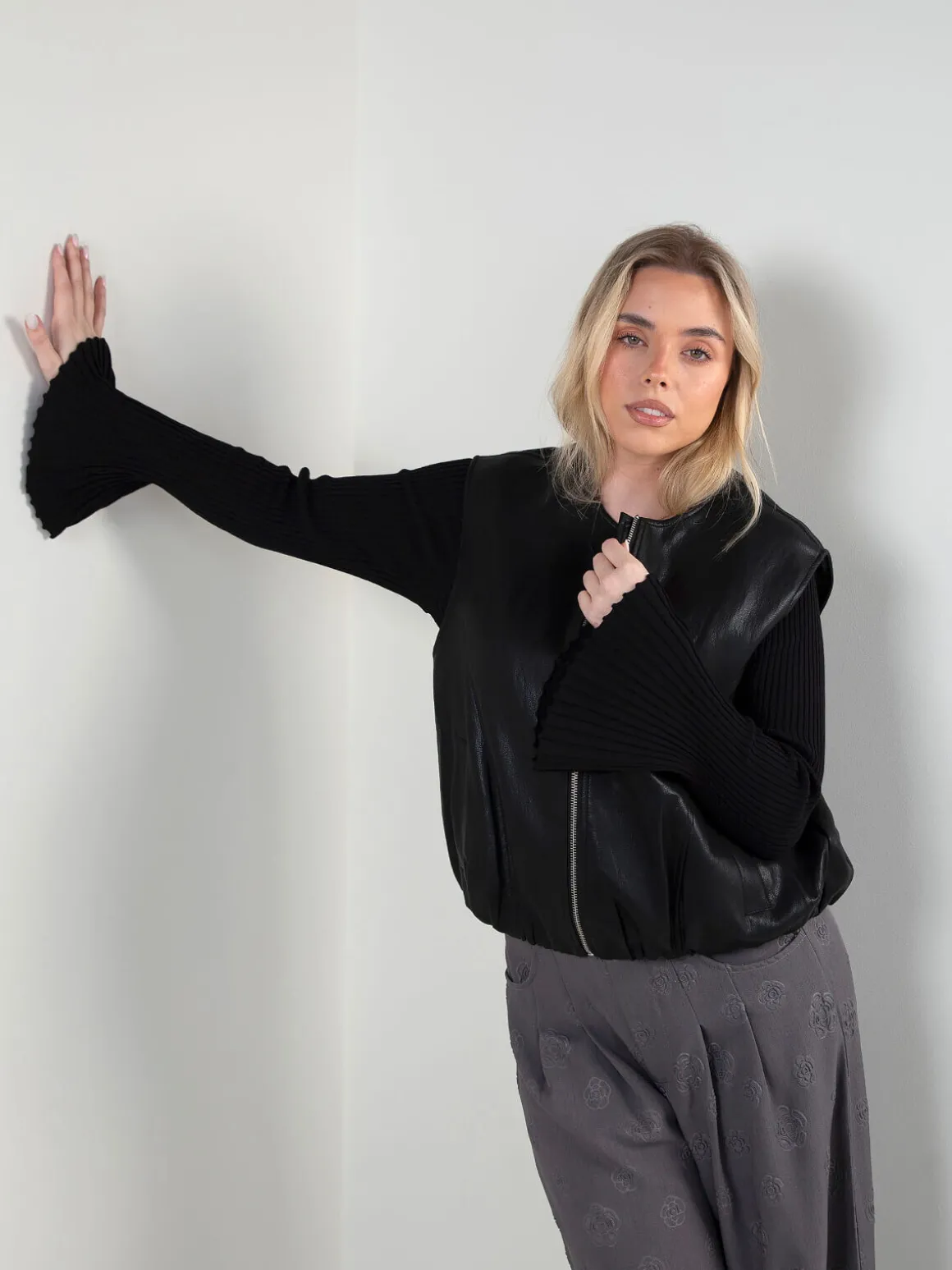 Colete efeito pele com decote redondo