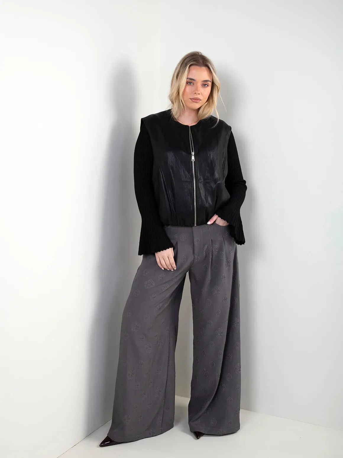 Colete efeito pele com decote redondo