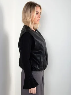 Colete efeito pele com decote redondo