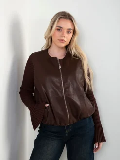 Colete efeito pele com decote redondo